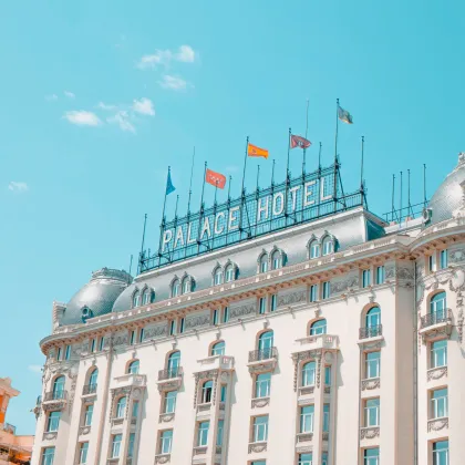 Hotel & Lodging